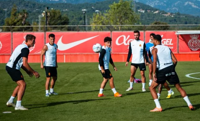 El Mallorca vuelve a los entrenamientos y prepara la Copa sin Lato ni Kumbulla