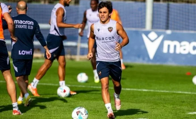 Oriol Rey se entrena con el grupo mientras Iván Romero y Pampín lo hacen al margen