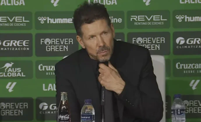 Simeone analiza el triunfo, la importancia de Giménez, la lesión de Barrios y las sustituciones durante el partido