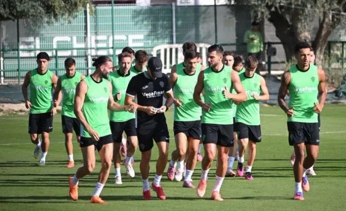 Grady Diangana entrena con el grupo y está pendiente del alta médica