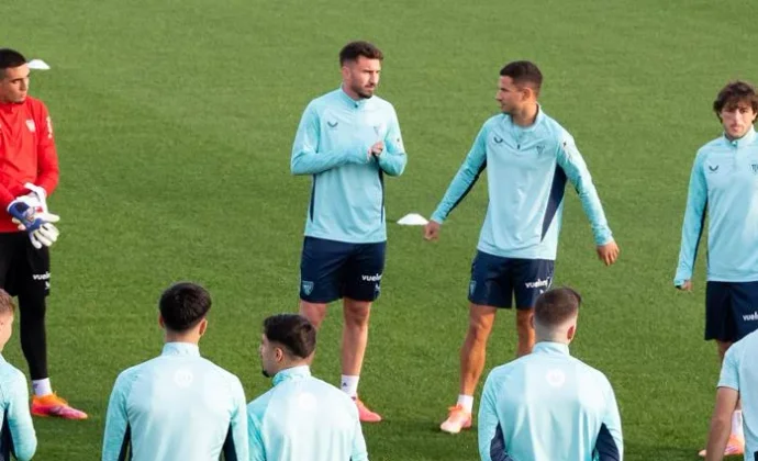 Laporte toca balón y Sannadi sigue al margen