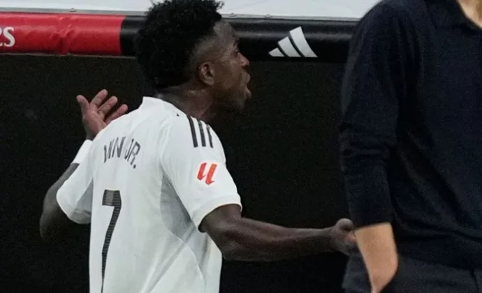 Vinicius pide perdón por su actitud en el Clásico