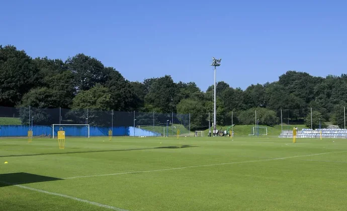 El Real Oviedo descansa este martes pendiente de Cazorla, Ejaria y Brekalo