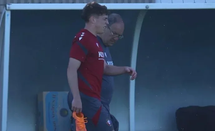 Víctor Muñoz queda pendiente de evolución por un golpe en el tobillo