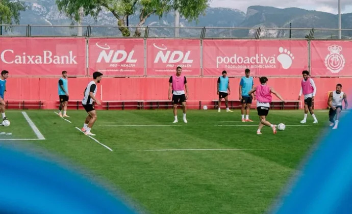 El Mallorca prepara el partido de La Cartuja sin Lato, Kumbulla ni Leo Román