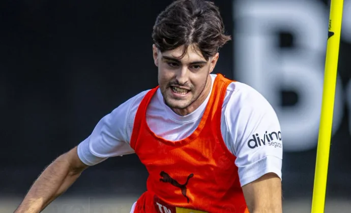 Corberán ensaya un 4-4-2 con dos dudas en el once