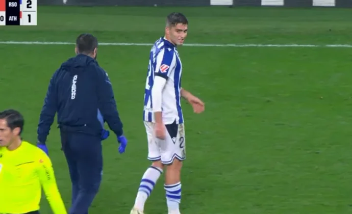 Zakharyan tuvo que ser sustituido por molestias tras entrar por Barrenetxea