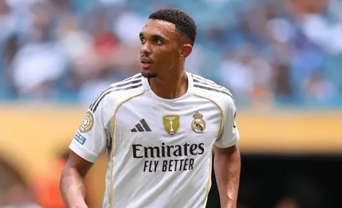 Xabi Alonso opta por la cautela con Trent Alexander-Arnold, que podría tener minutos en Liverpool