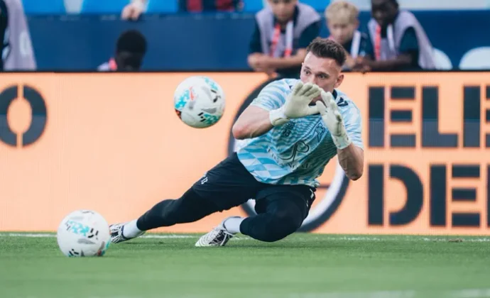 Radu se someterá a pruebas por unas molestias en la mano