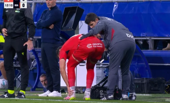 Lucas Torró se lesiona el tobillo en el Carlos Tartiere