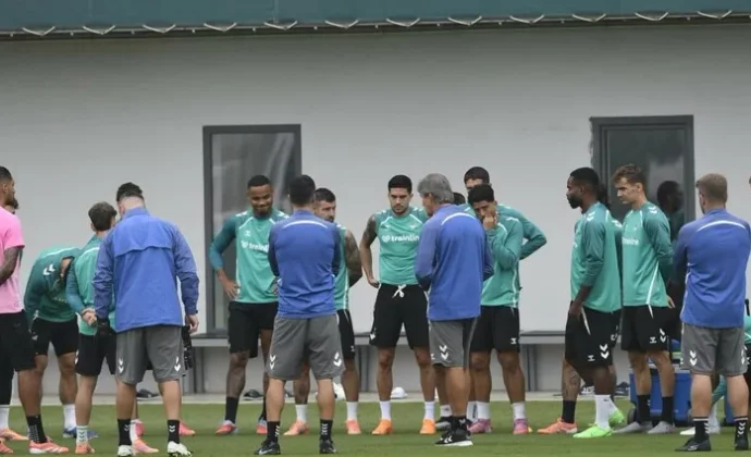 Amrabat, Pau López y Junior, bajas en la vuelta al trabajo del Betis. Rodríguez, recuperado