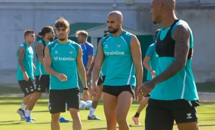 Amrabat vuelve al grupo y Pellegrini tiene tres bajas