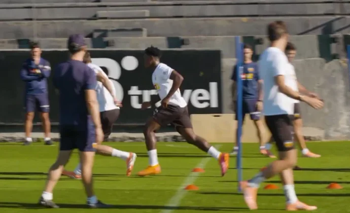 Corberán ensaya con un 5-3-2 en el entrenamiento del miércoles. Duro y Agirrezabala, al margen