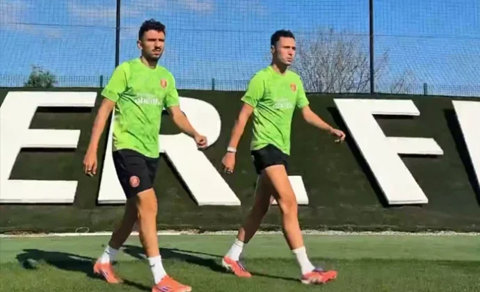 Arnau vuelve al grupo y Michel sigue pendiente de Stuani