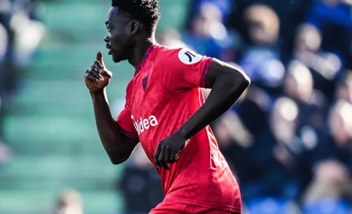 Akor Adams para sembrar lo que aró Romero