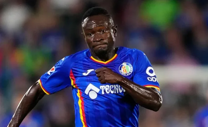 La búsqueda de centímetros para frenar a Muriqi pone en peligro a Djené