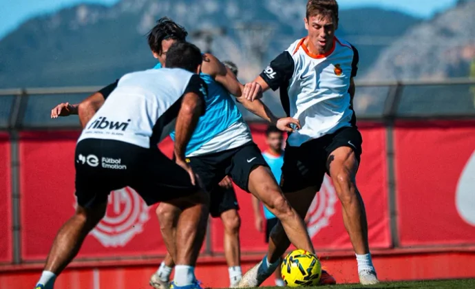 El Mallorca completa otra sesión sin Lato, Kumbulla ni Leo Román