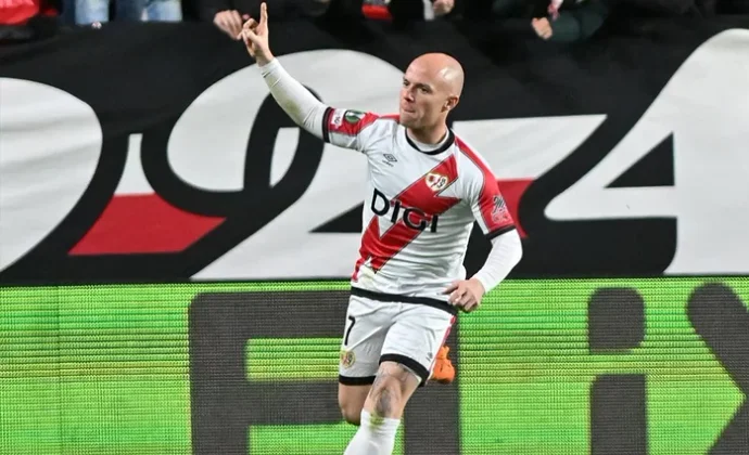 Conference League: Rayo 3-2 Lech Poznan. Estadísticas y ficha técnica