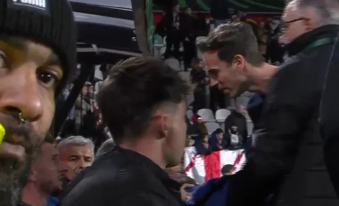 Íñigo Pérez suspende la rueda de prensa post partido tras discutir con Balliu