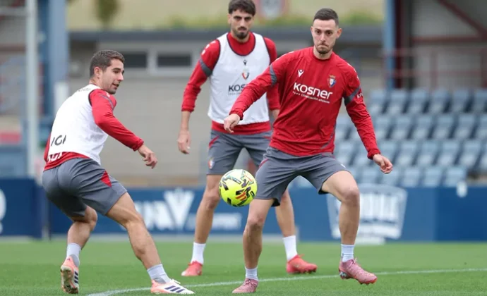 Lucas Torró sigue al margen en la sesión previa al partido