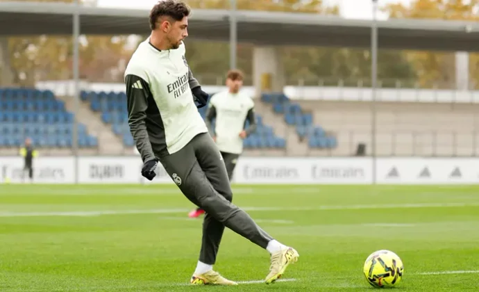 Valverde completa la sesión, Alaba hace una parte y Mastantuono sigue al margen