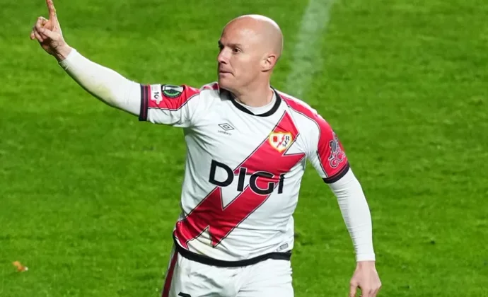 El Rayo está pendiente de Isi, quien ayer sufrió una indisposición