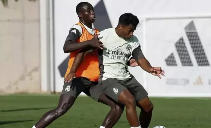 Marca le da credibilidad a un ensayo con Mendy de central y Fran García de lateral