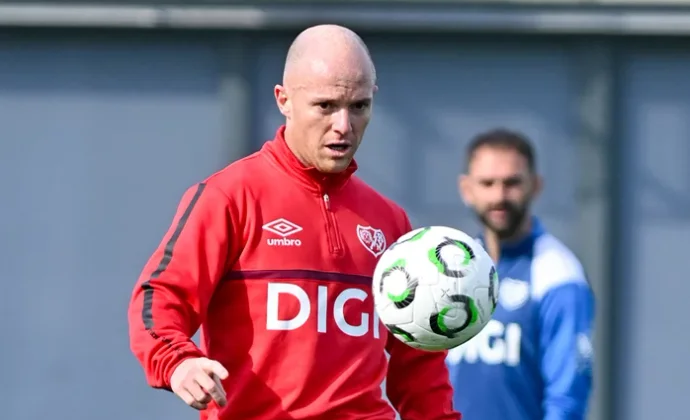 Isi se recupera de la indisposición y Nteka se suma a las bajas