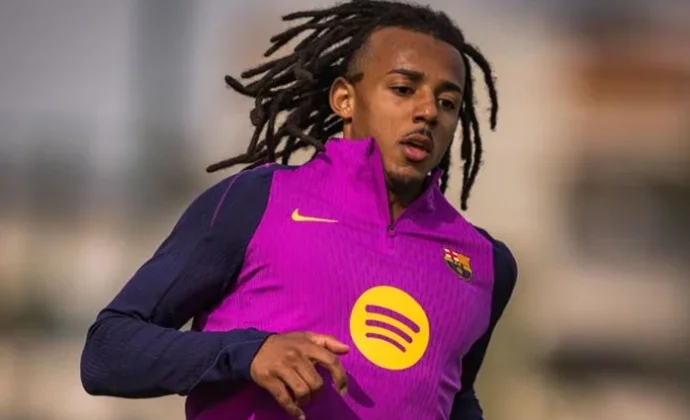 Koundé no llega al cien por cien a Vigo y mañana se tomará una decisión