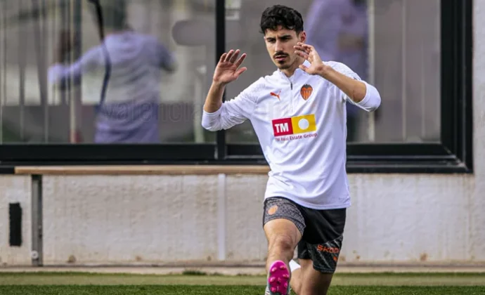 Corberán perfiló este sábado su once para recibir al Betis con Almeida en la mediapunta