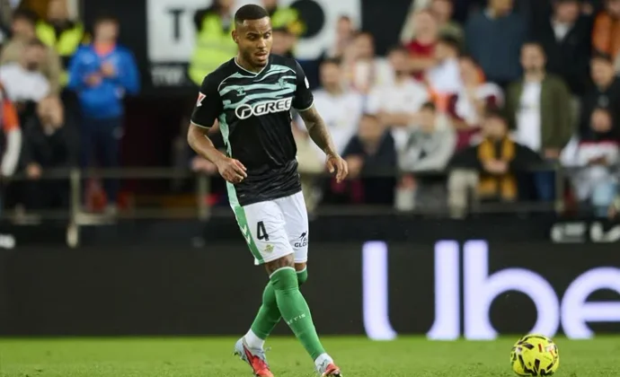 Natan está apercibido antes del derbi y obliga a Pellegrini a decidir