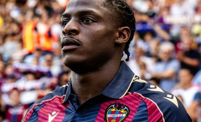 El Levante y Etta Eyong rechazan una oferta de 30M del CSKA y esperarán al verano