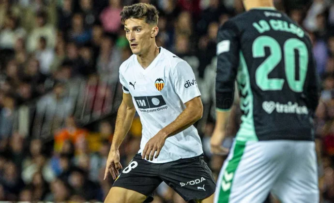 Pepelu recupera tímidamente la jerarquía