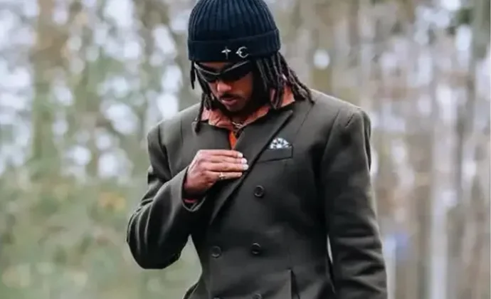 Koundé se mantiene entre algodones en la concentración de Francia