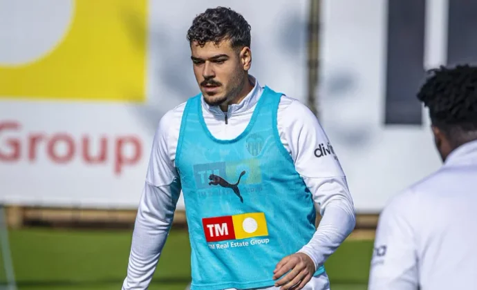 Ugrinic trabaja parcialmente. Tàrrega y Thierry gestionan las cargas