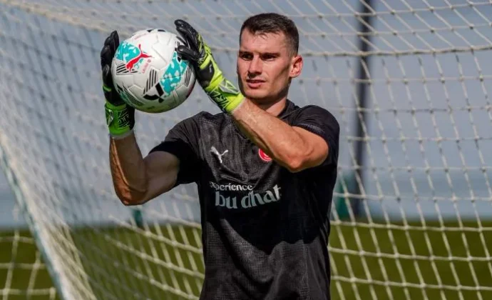 Livaković comunicará su intención de salir del Girona en enero tras no llegar la oportunidad