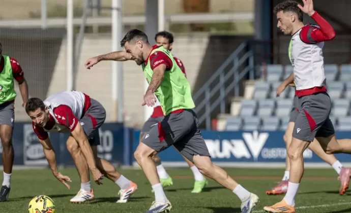 Moncayola se retira con molestias y Aimar Oroz gestiona las cargas