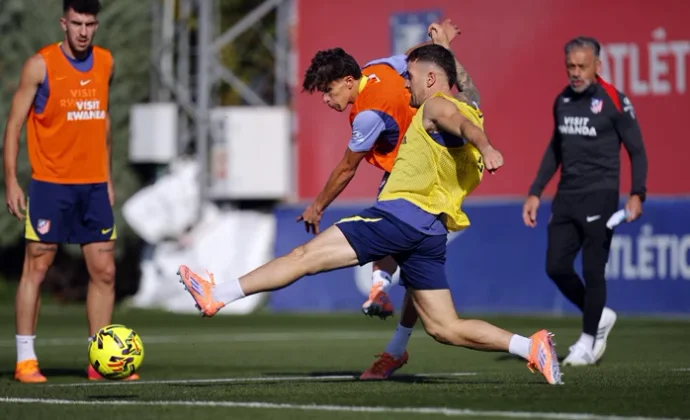 Simeone vuelve a ensayar once con lo que tiene en una sesión sin Koke, Le Normand ni los internacionales