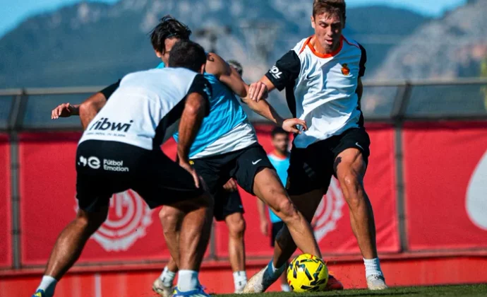 El Mallorca cierra la semana de trabajo sin recuperar a Kumbulla