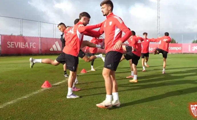 El Sevilla completa la sesión del viernes con la enfermería llena y Peque gestionando cargas