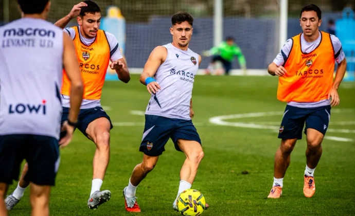 El Levante se ejercitó este viernes sin Pablo Martínez, Carlos Espí ni los tres internacionales