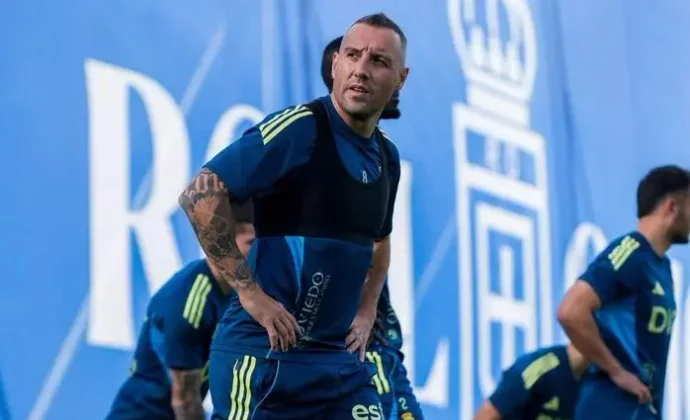 Cazorla se incorpora parcialmente al grupo para cerrar la semana de trabajo