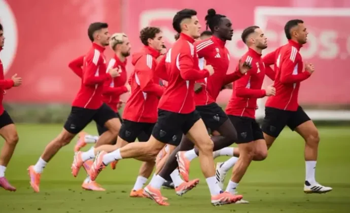 El Sevilla cierra la semana de trabajo sin recuperar efectivos