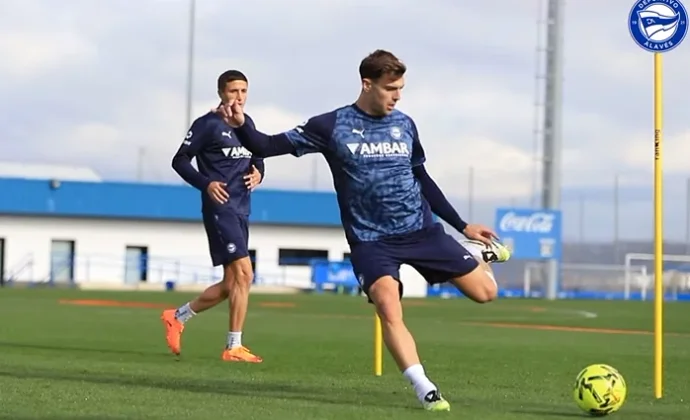 El  Alavés inicia la semana de trabajo con la única baja de Garcés