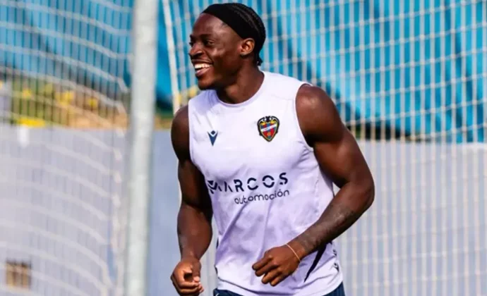 Etta Eyong, novedad en la primera sesión de la semana