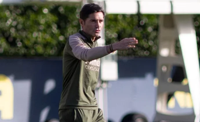 Marcelino ensaya línea defensiva pendiente de Mouriño