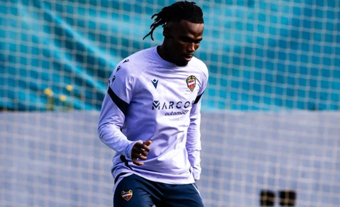 El Levante se ejercita sin los dos lesionados ni los dos internacionales