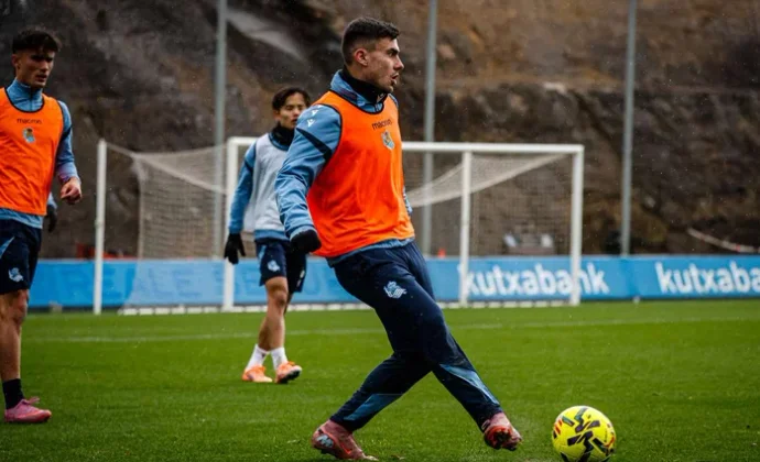 Sergio Francisco recupera a Barrenetxea y a todos los internacionales, pero no a Zubeldia