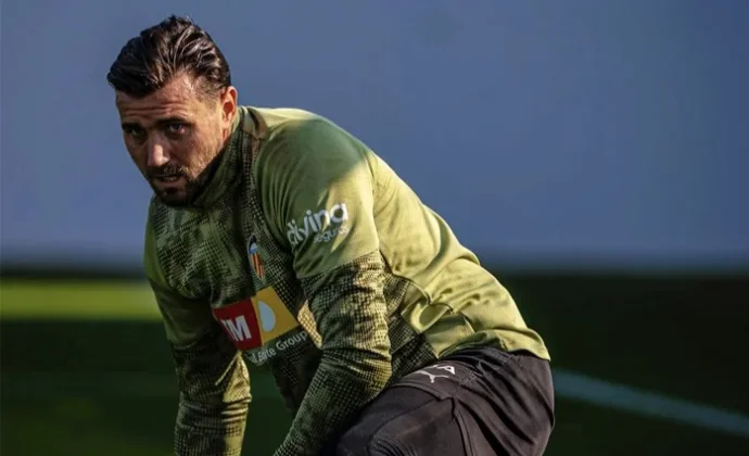 Dimitrievski regresa de su selección y Corberán solo tiene dos bajas