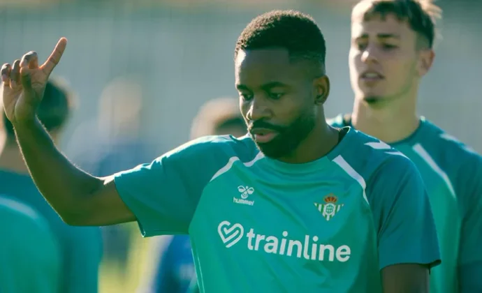 Regreso escalonado en el Betis: Bakambu y Pablo García con el grupo con Rodríguez en el gimnasio